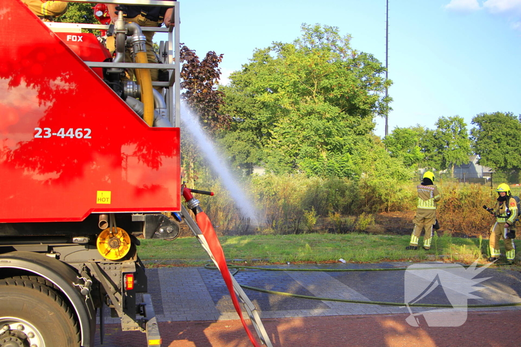 Brand in berm leidt tot rookontwikkeling