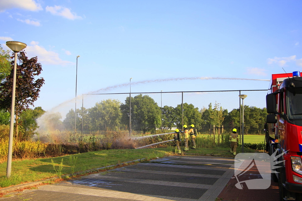 Brand in berm leidt tot rookontwikkeling