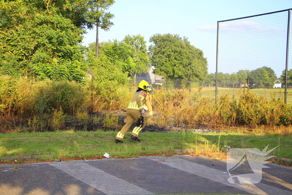 Brand in berm leidt tot rookontwikkeling