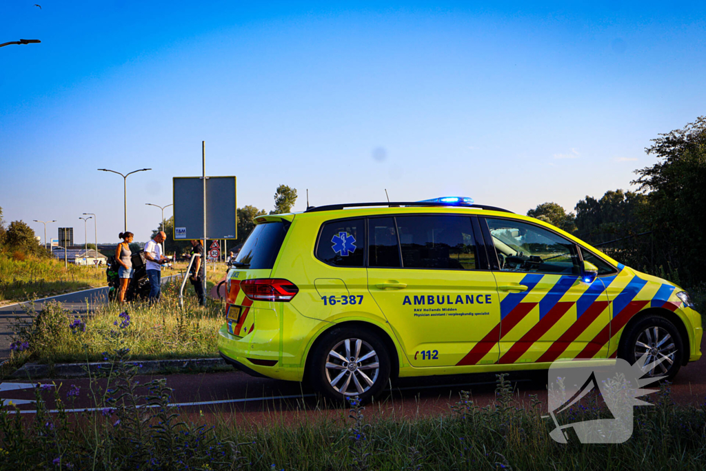 Ongeval tussen motorrijder en fietser leidt tot verwondingen