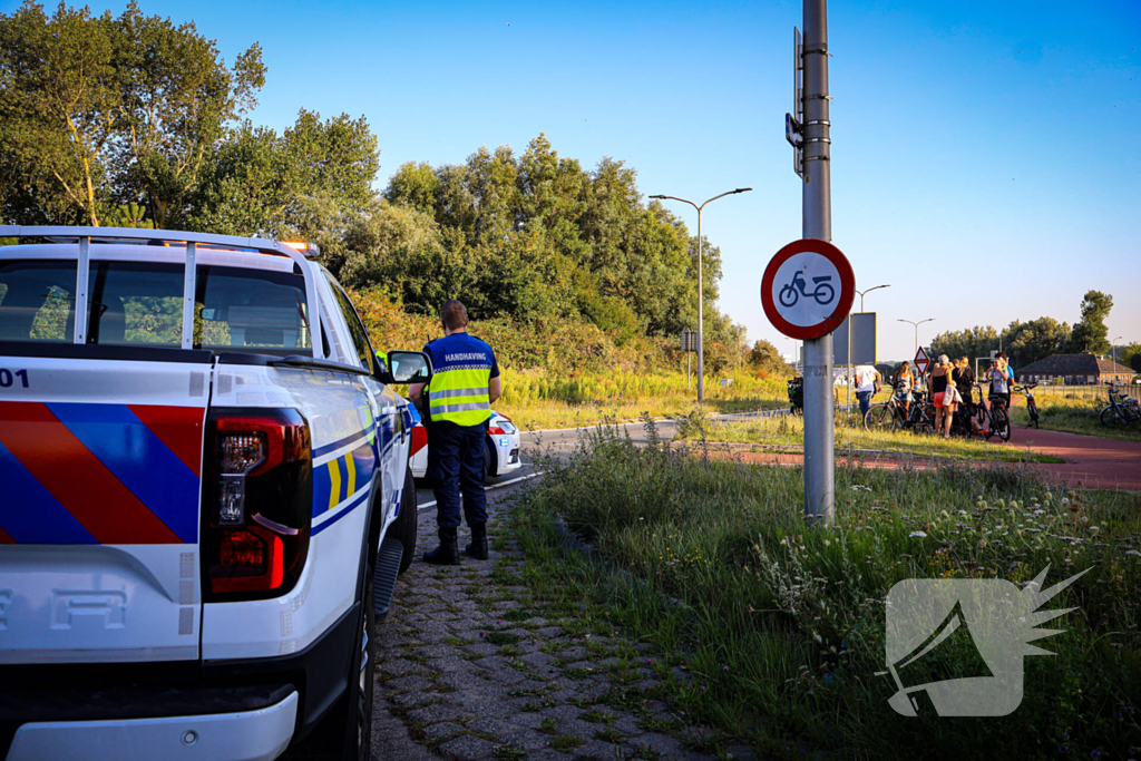 Ongeval tussen motorrijder en fietser leidt tot verwondingen