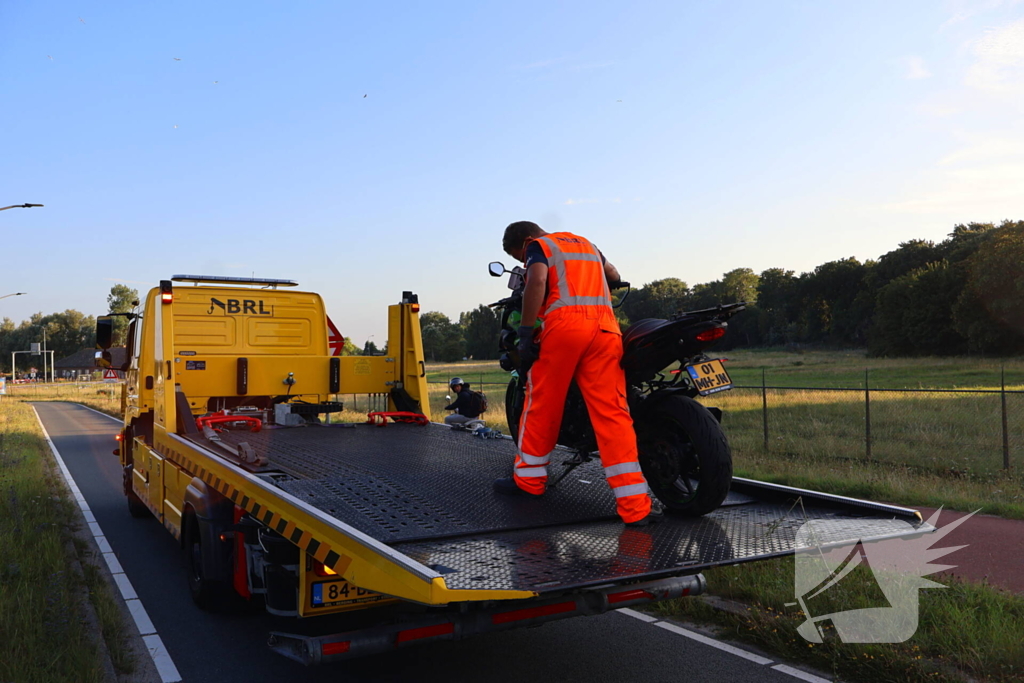 Ongeval tussen motorrijder en fietser leidt tot verwondingen