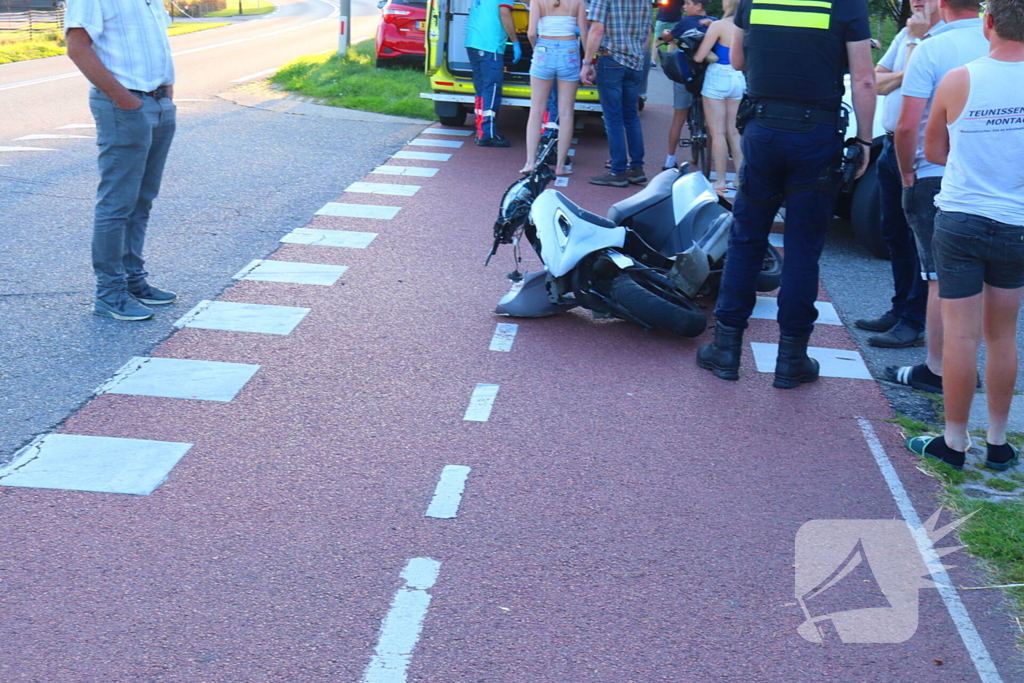 Scooterrijder gewond bij aanrijding met auto