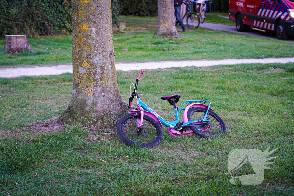 Gevonden kinderfiets langs waterkant leidt tot zoekactie