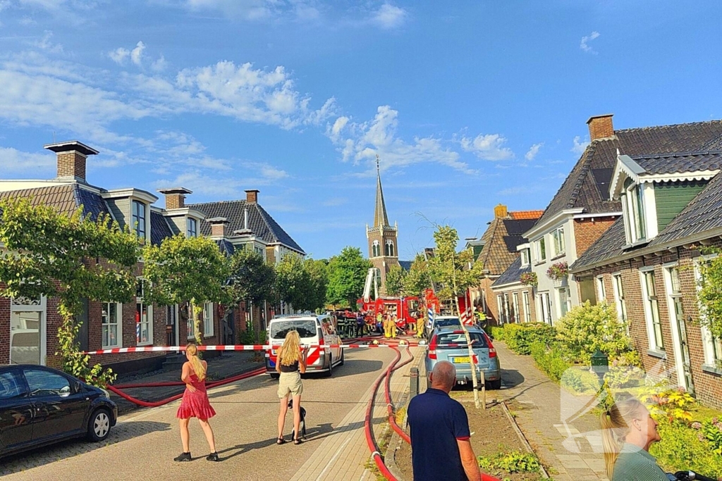 Woningbrand vereist grote inzet