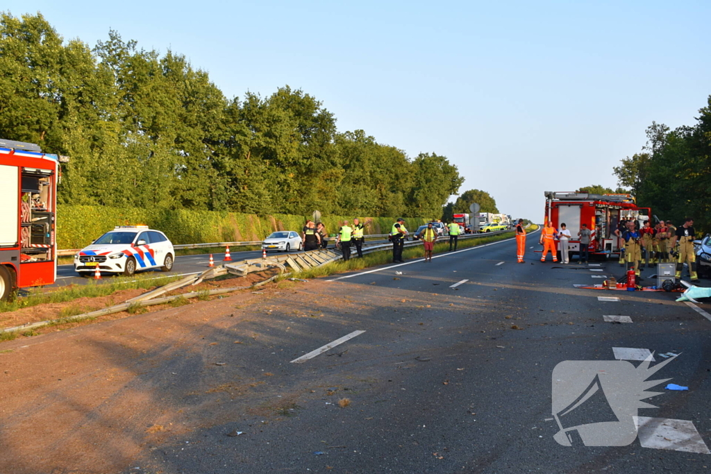 Klapband zorgt voor gewonden en enorme ravage