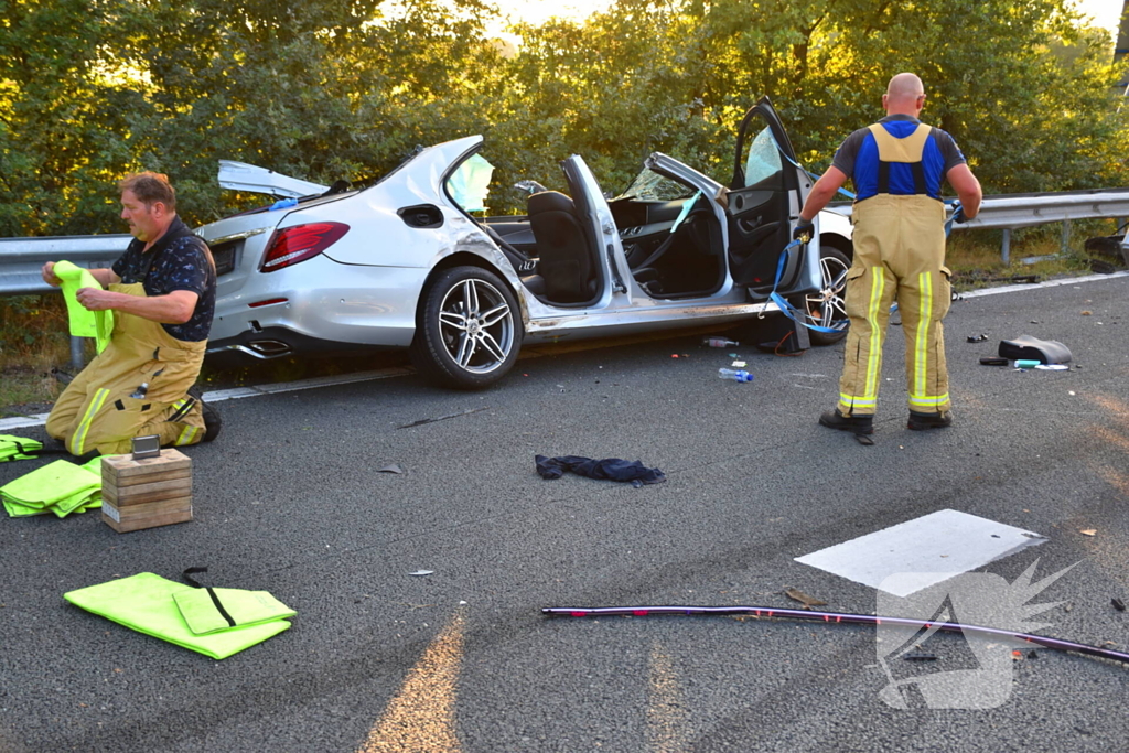 Klapband zorgt voor gewonden en enorme ravage