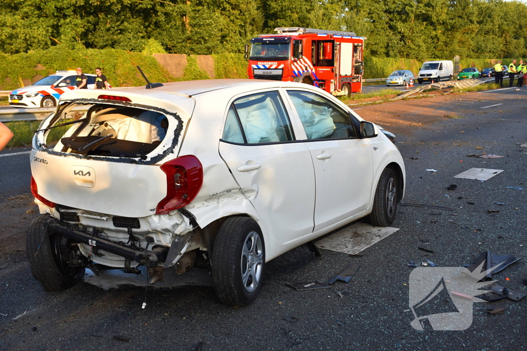 Klapband zorgt voor gewonden en enorme ravage