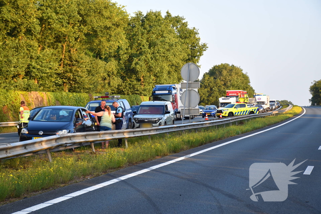 Klapband zorgt voor gewonden en enorme ravage