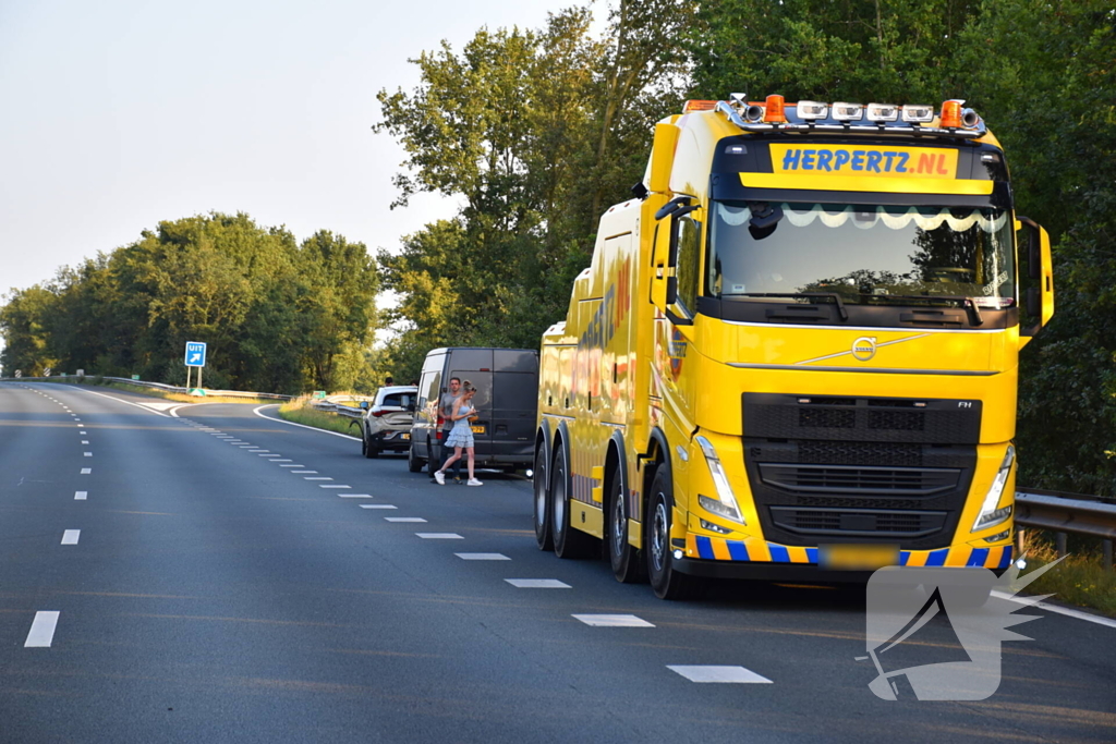 Klapband zorgt voor gewonden en enorme ravage