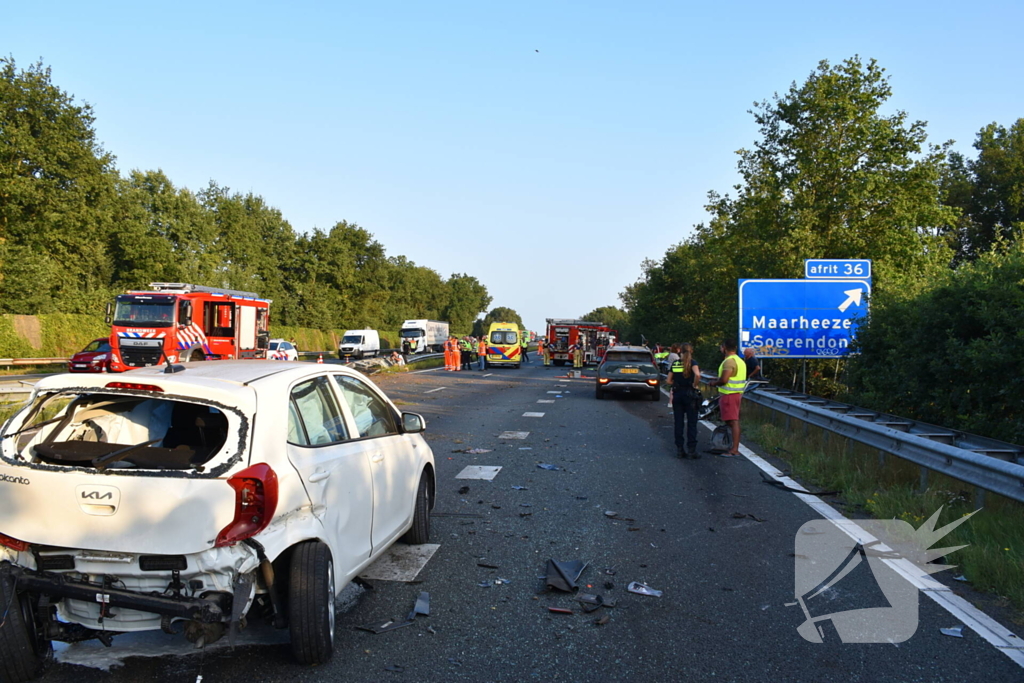 Klapband zorgt voor gewonden en enorme ravage