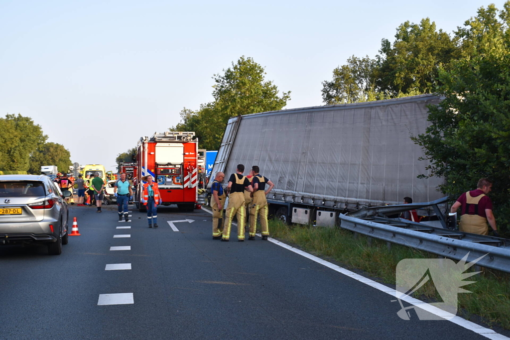 Klapband zorgt voor gewonden en enorme ravage