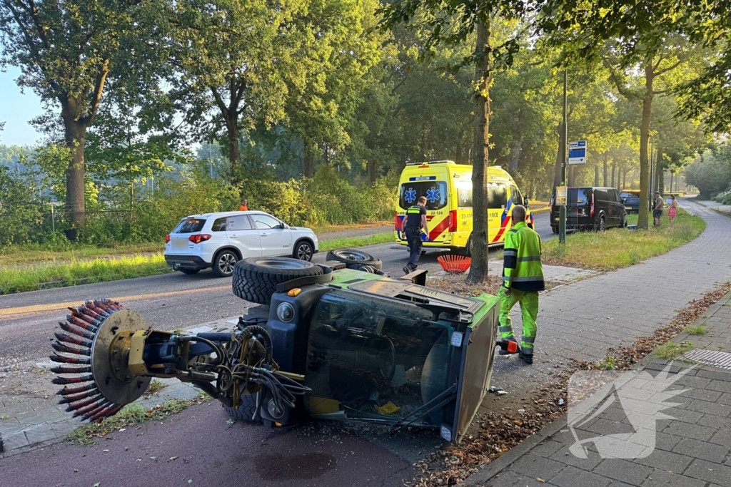 Botsing tussen maaier en bestelbus leidt tot ongeval
