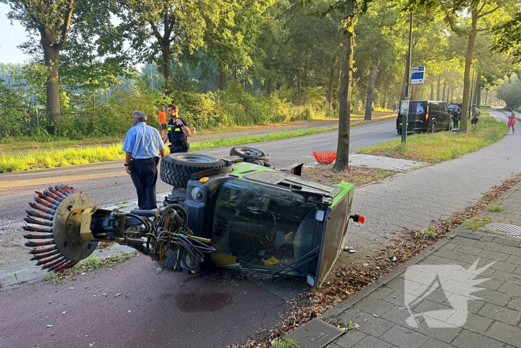 Botsing tussen maaier en bestelbus leidt tot ongeval