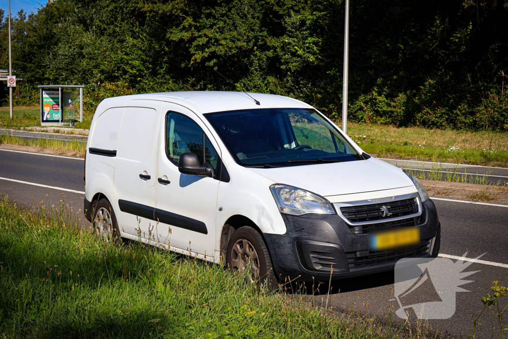 Scootmobielrijder gewond bij aanrijding met bestelbus