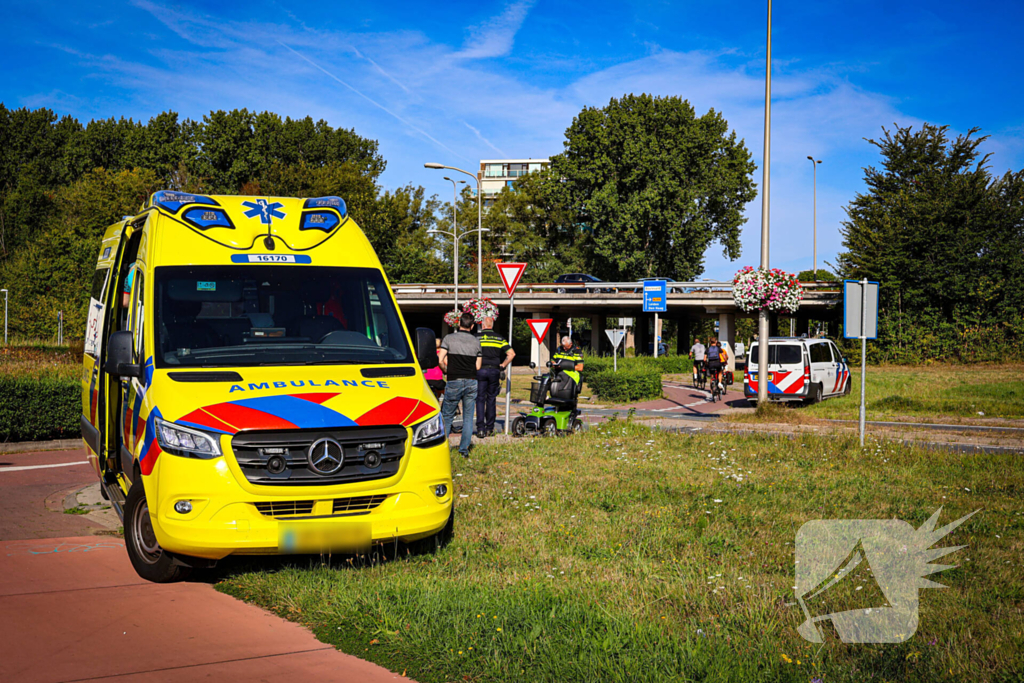 Scootmobielrijder gewond bij aanrijding met bestelbus