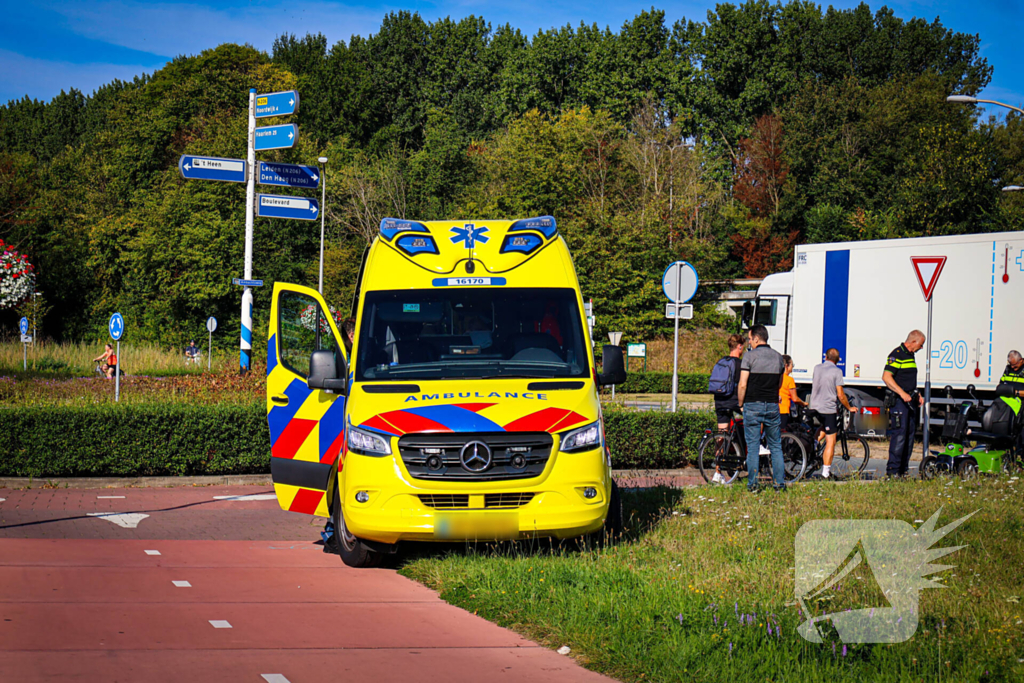 Scootmobielrijder gewond bij aanrijding met bestelbus