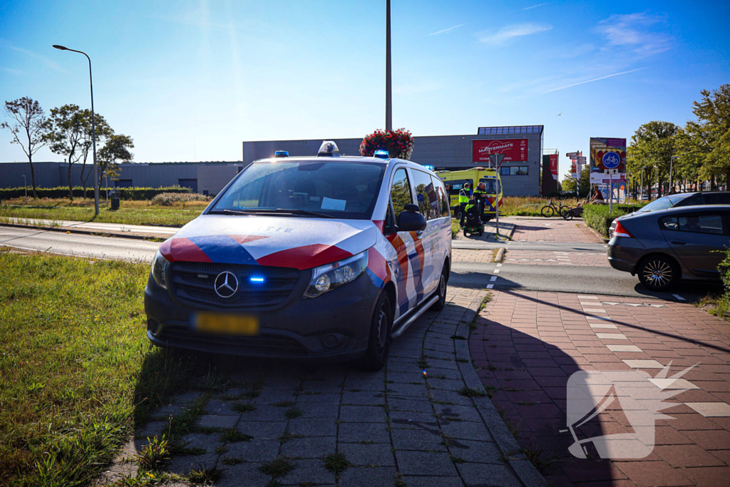 Scootmobielrijder gewond bij aanrijding met bestelbus