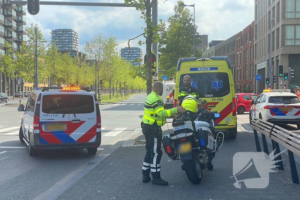 Aanrijding leidt tot hoofdletsel scooterrijdster