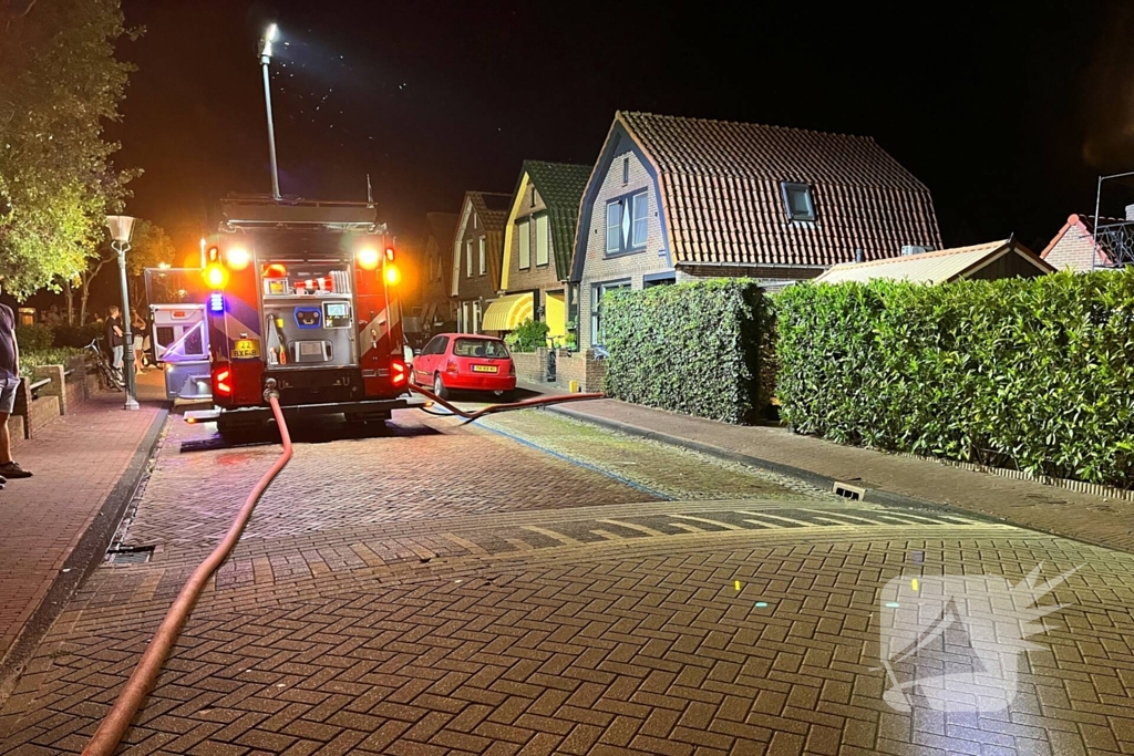 Brandweer schaalt op bij schuurbrand in nachtelijke uren