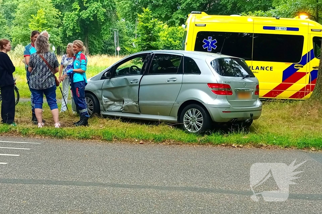 Ongeval tussen twee personenauto's door voorrangsfout
