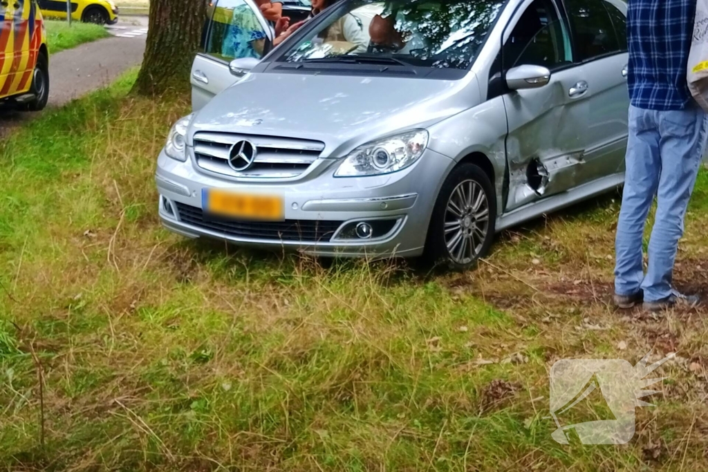 Ongeval tussen twee personenauto's door voorrangsfout