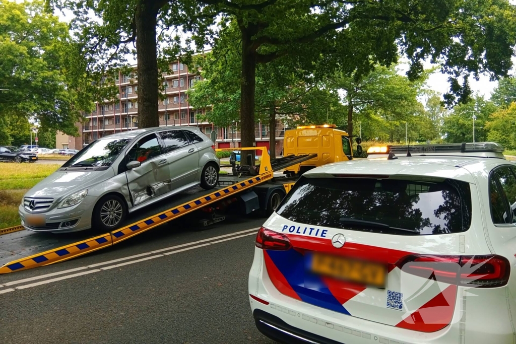 Ongeval tussen twee personenauto's door voorrangsfout