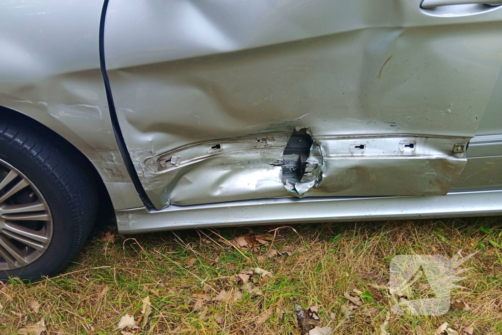 Ongeval tussen twee personenauto's door voorrangsfout