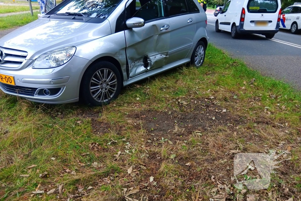 Ongeval tussen twee personenauto's door voorrangsfout