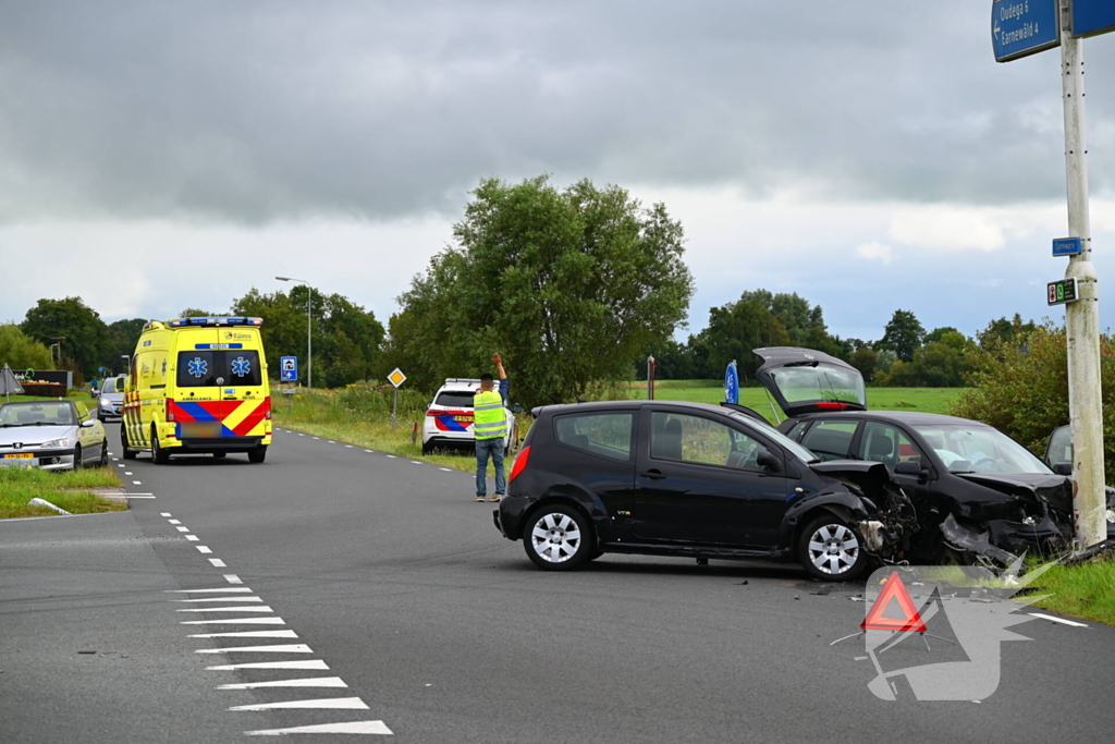 Gewonden en forse schade bij aanrijding