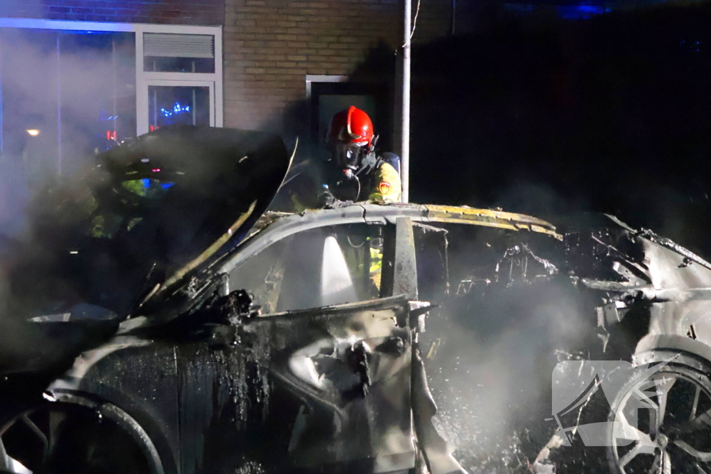 Auto volledig verwoest door brand