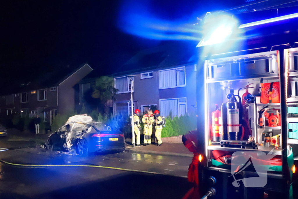 Auto volledig verwoest door brand