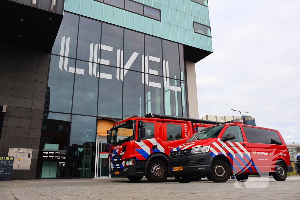 Man sticht brand in stadskantoor