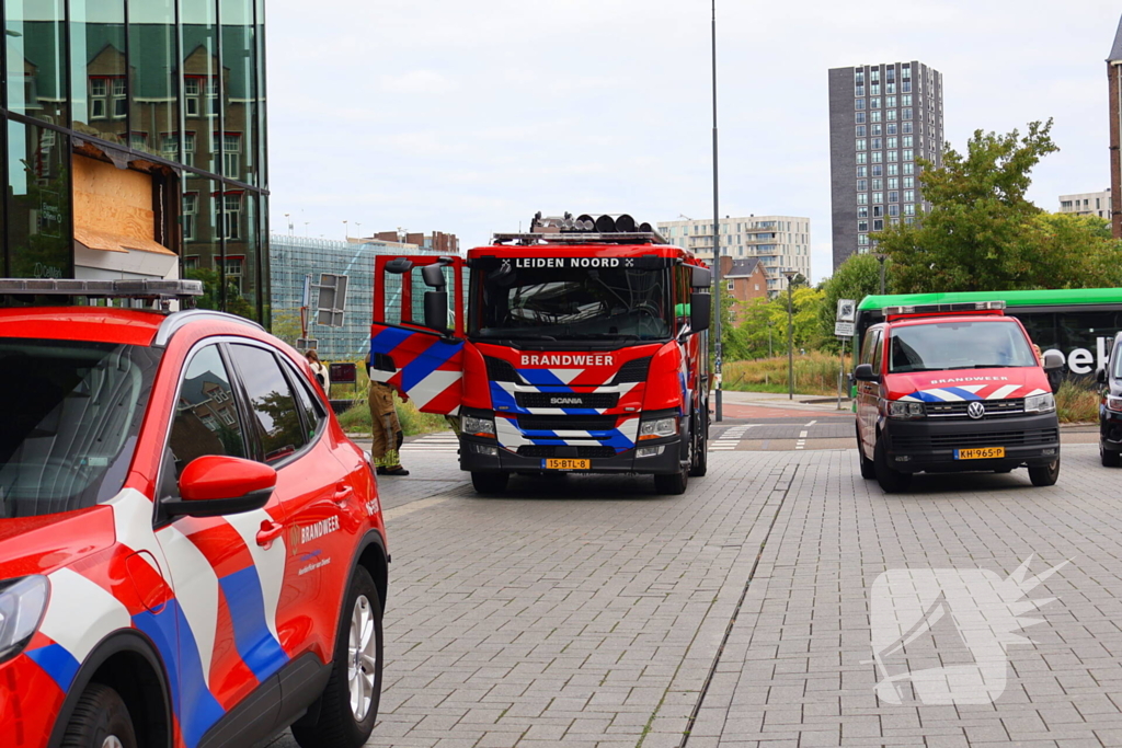 Man sticht brand in stadskantoor
