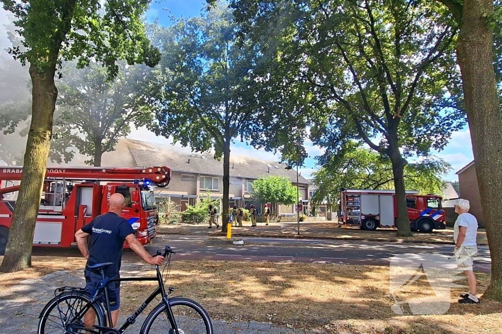 Vlammenzee slaat over naar woningen