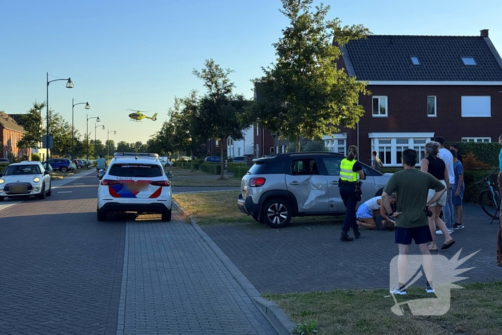 Zwaargewonde bij ongeval met crosbrommertje
