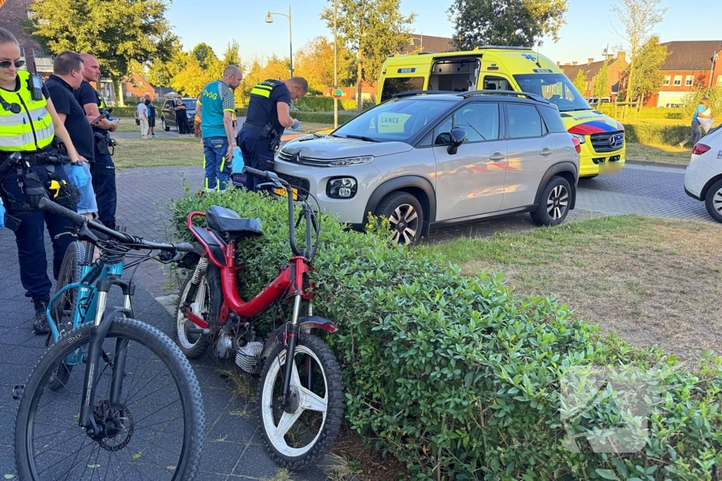 Zwaargewonde bij ongeval met crosbrommertje