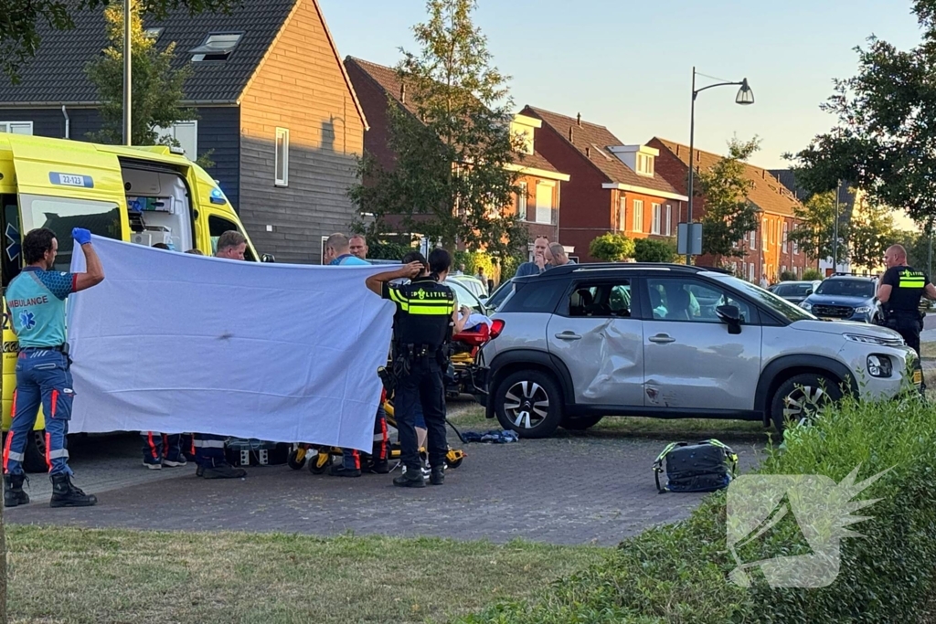 Zwaargewonde bij ongeval met crosbrommertje