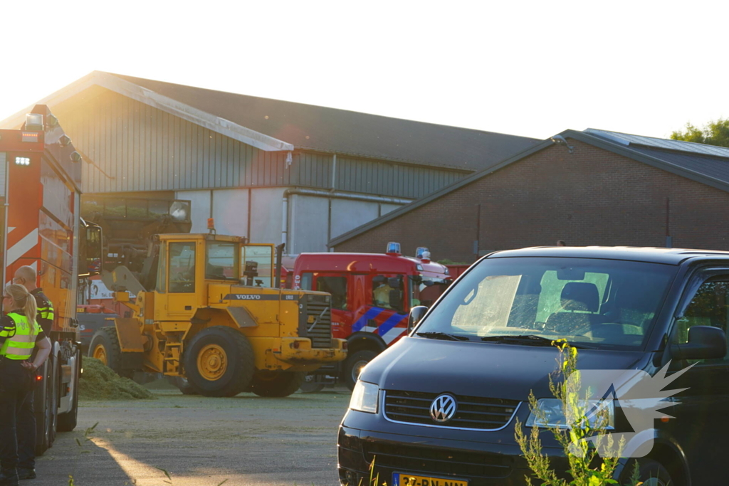 Meerdere brandweer eenheden ingezet bij brand grasdrogerij
