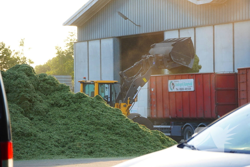 Meerdere brandweer eenheden ingezet bij brand grasdrogerij