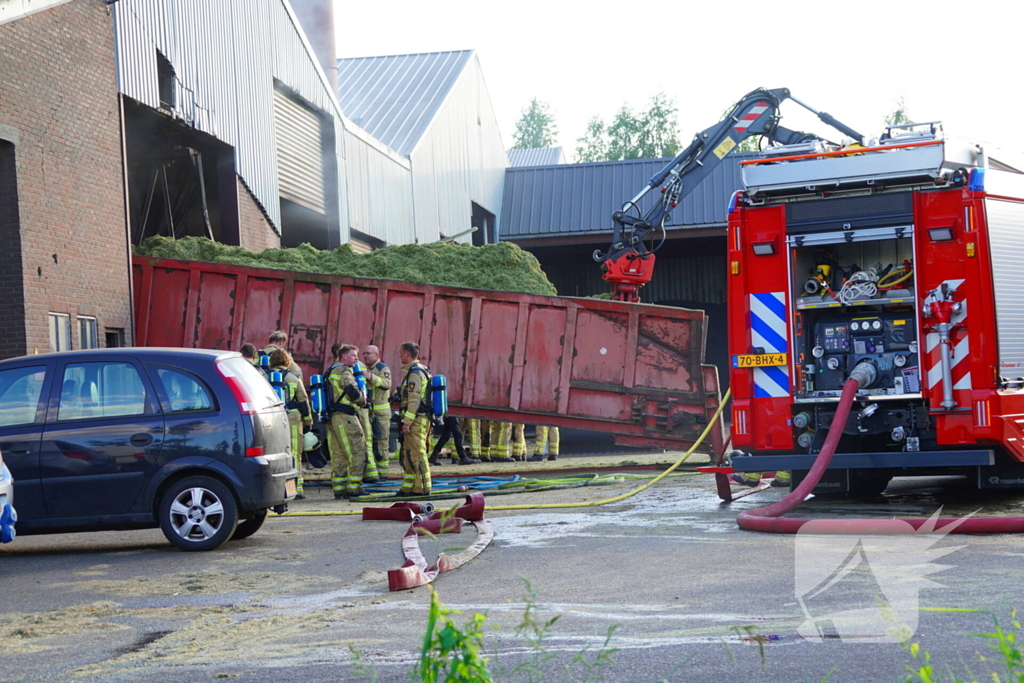 Meerdere brandweer eenheden ingezet bij brand grasdrogerij