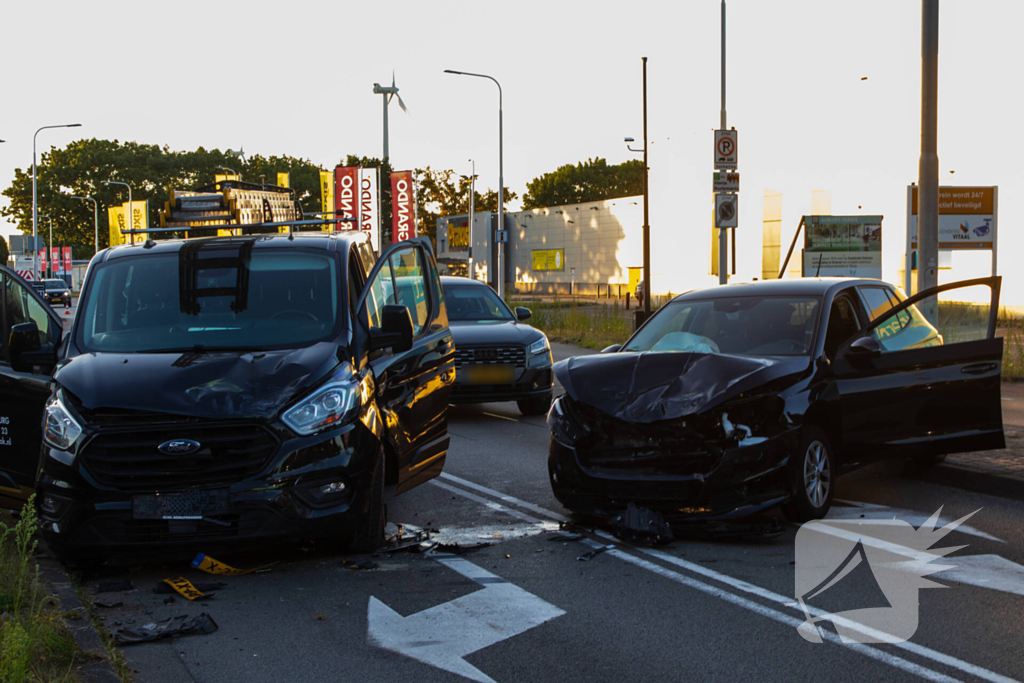 Ongeval met DHL-bus leidt tot botsing met meerdere voertuigen