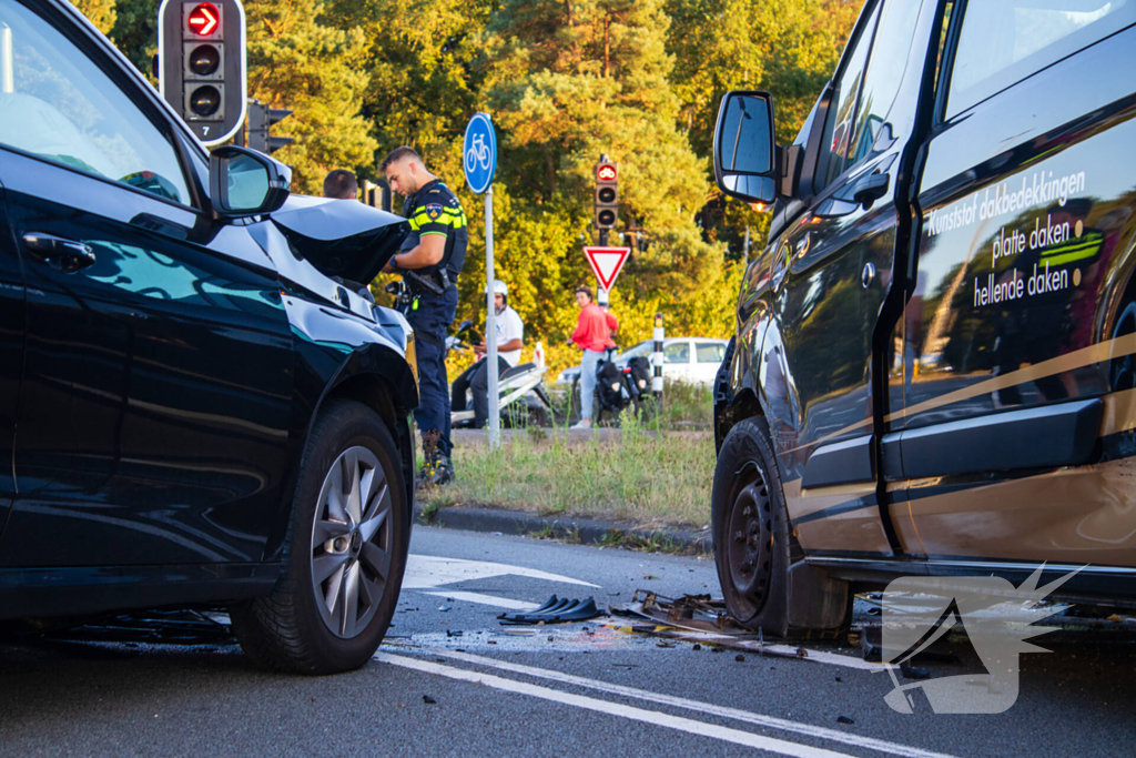 Ongeval met DHL-bus leidt tot botsing met meerdere voertuigen