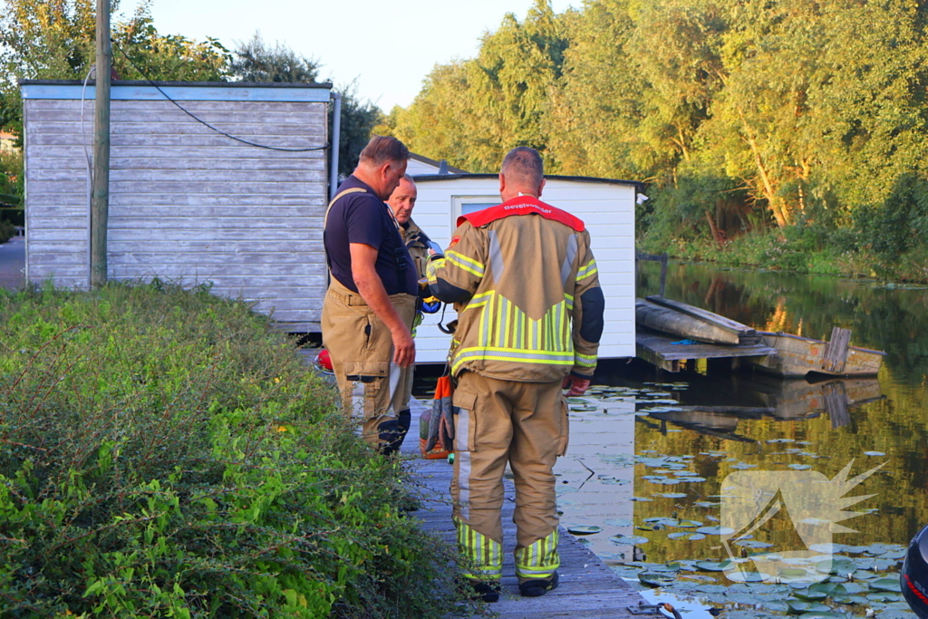 Man komt in aanraking met onbekende chemische stof na vondst vat