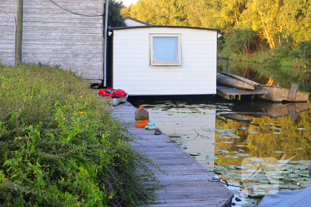 Man komt in aanraking met onbekende chemische stof na vondst vat