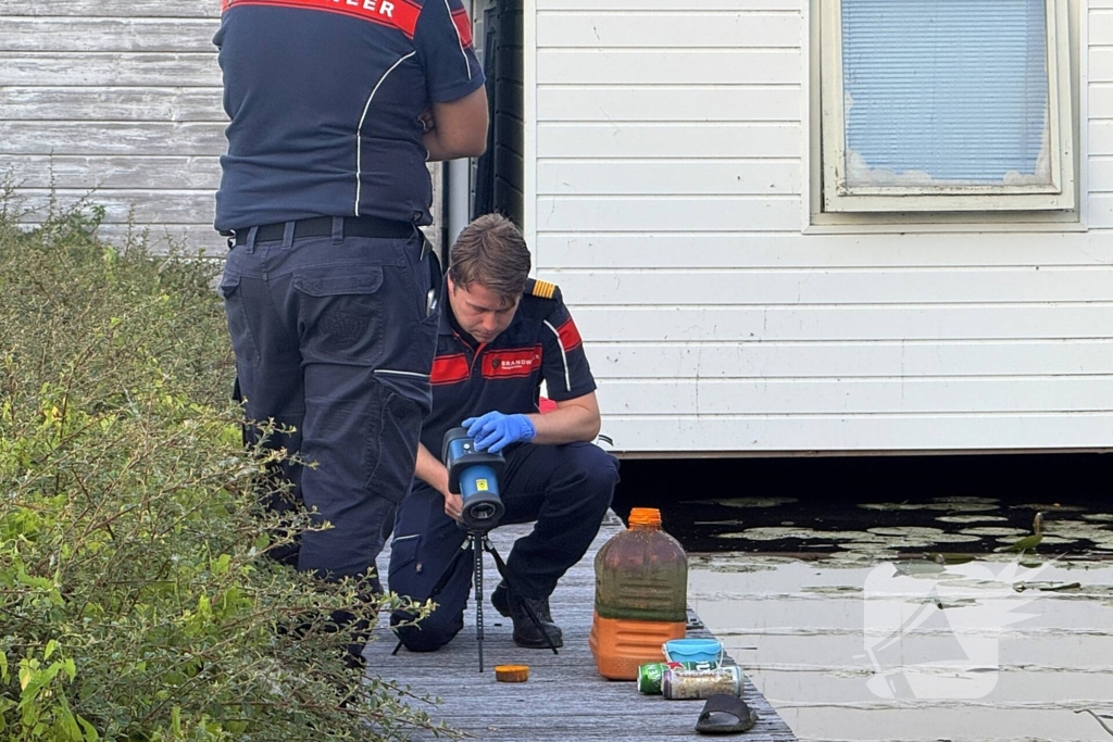 Man komt in aanraking met onbekende chemische stof na vondst vat
