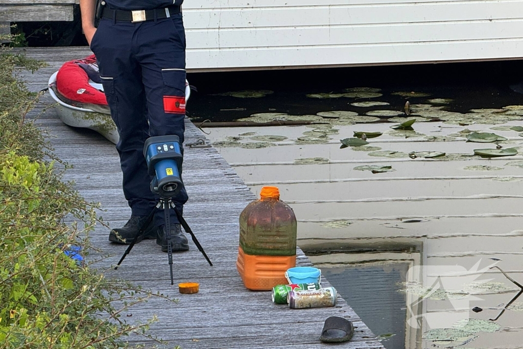 Man komt in aanraking met onbekende chemische stof na vondst vat