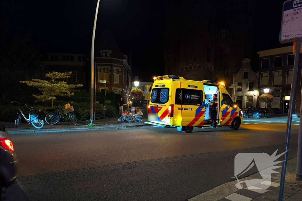 Ambulance vervoert gewonde na ongeval