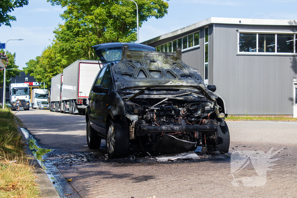 Brand in auto tijdens slepen