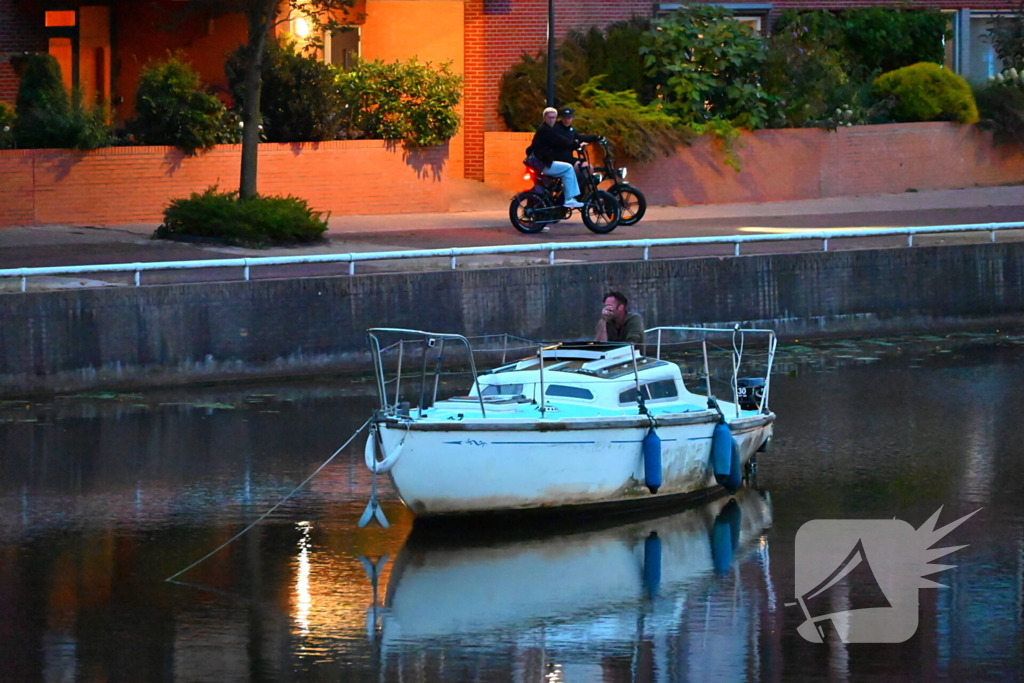 Brandweeractie voor vastgelopen boot